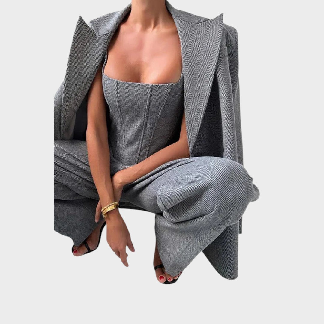 Karolina – Moćni Trodijelni Kostim